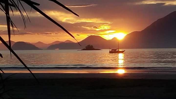 Suíte a beira mar em Ubatuba-SP Bagian luar foto